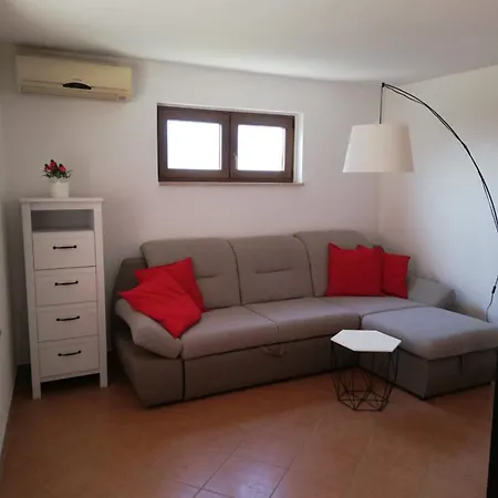 Casa Mirelia Fuer Zwei Mit Garten Und Whirlpool Сasa de vacaciones Kaštelir