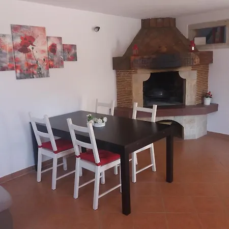 Сasa de vacaciones Casa Mirelia Fuer Zwei Mit Garten Und Whirlpool Kaštelir